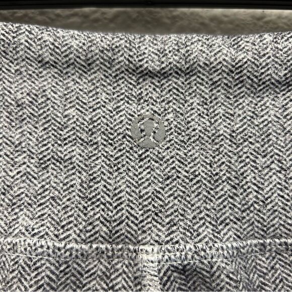 Lululemon Athletica Crop 21” Mini Grey Heathered Herringbone Size 2 - Picture 7 of 14